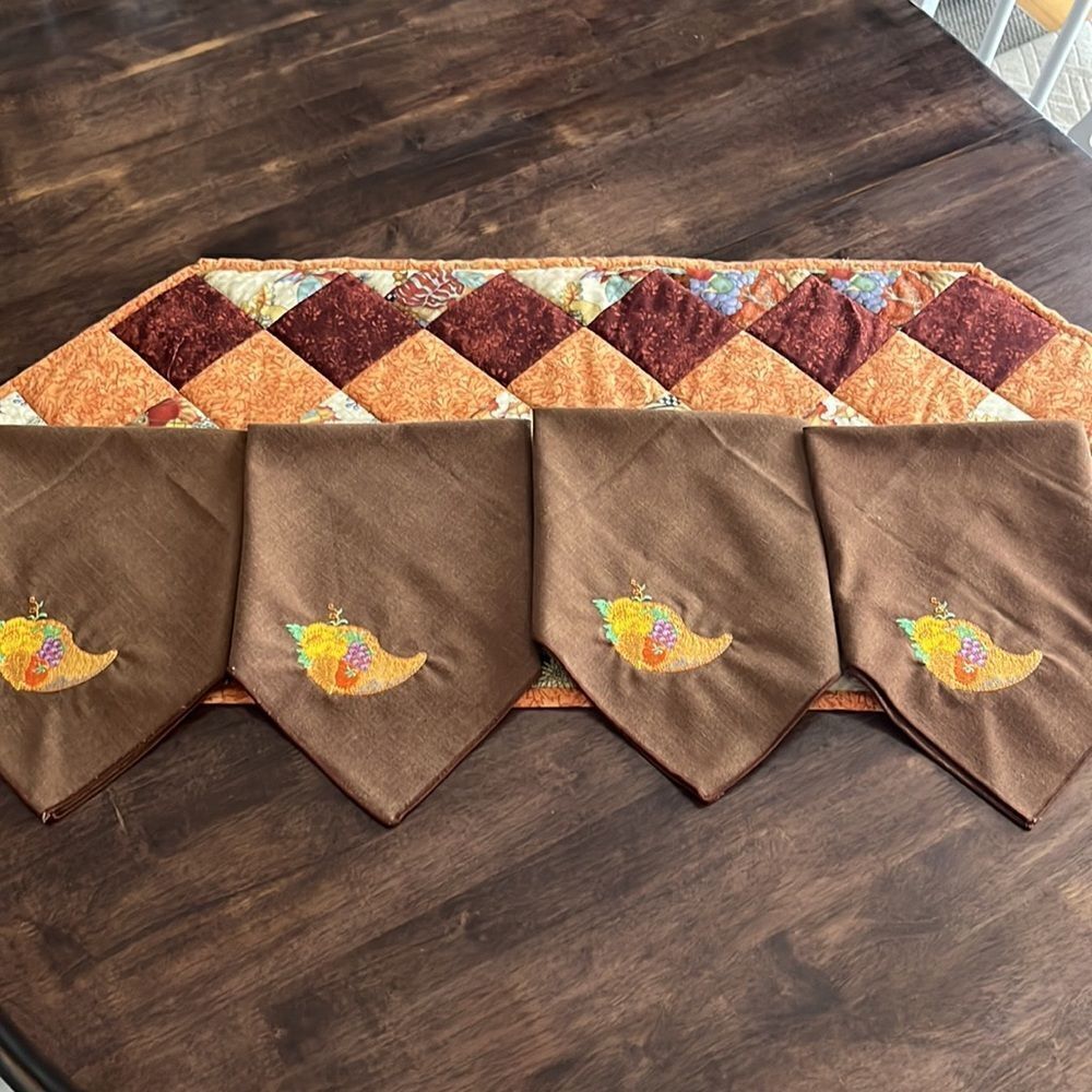 Reversible Quilted Runner & Custom Embroidered Square Brown Napkins - Picture 13 of 16